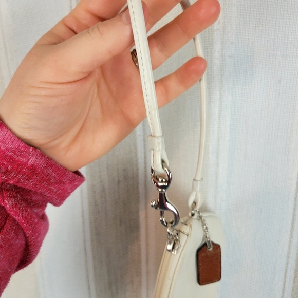 Coach Pebbled Leather Wristlet Wallet Cream Ivory‎ - Picture 3 of 8